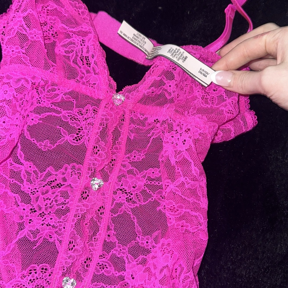 Hot pink lace bodysuit - Picture 3 of 5